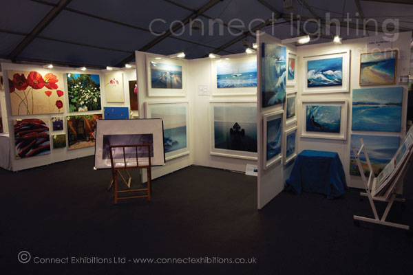 lighting system, lighting systems at an exhibition at 'Windsor Arts Fair', panels creating an exhibition space for artists, lighting in a marque. (painting, photos, artists print, fashion)