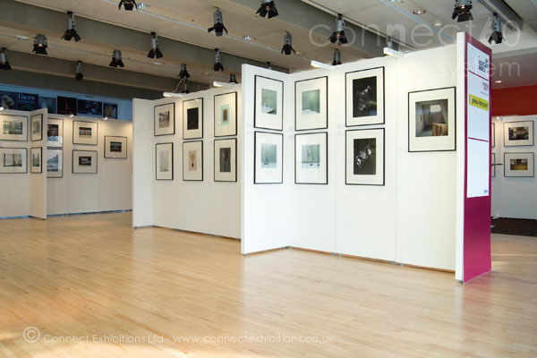 displays walling, display walling, display walling temporary - portable - movable in the exhibition of 'The Association of Photographers' in Sadlers Wells - London, they created multiple exhibition stands. (photographic images)